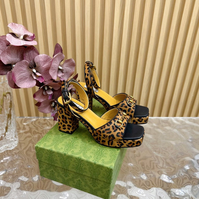 HORSEBIT HIGH-HEEL SANDAL WITH LEOPARD PRINT IN PEANUT BROWN VELVET AND CALFSKIN LINING