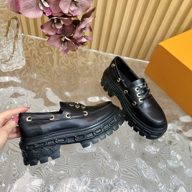 LV RECORD BOAT SHOE IN BLACK GLOSSY CALFSKIN