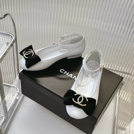 BOW MARY JANE SHOES IN WHITE LAMBSKIN
