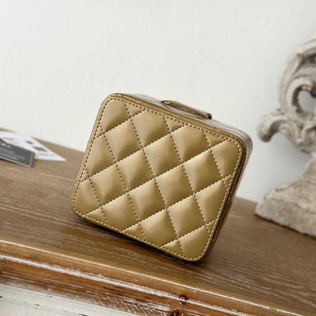 MINI VINTAGE COSMETIC BAG 11 IN CAPE PALLISER SHINY CALFSKIN GOLD HARDWARE