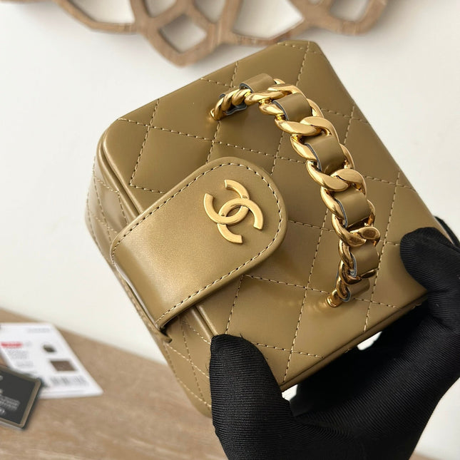 MINI VINTAGE COSMETIC BAG 11 IN CAPE PALLISER SHINY CALFSKIN GOLD HARDWARE