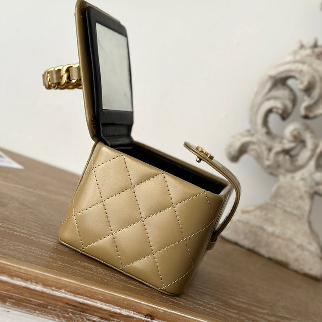 MINI VINTAGE COSMETIC BAG 11 IN CAPE PALLISER SHINY CALFSKIN GOLD HARDWARE