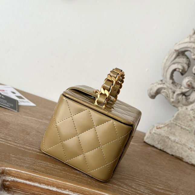MINI VINTAGE COSMETIC BAG 11 IN CAPE PALLISER SHINY CALFSKIN GOLD HARDWARE