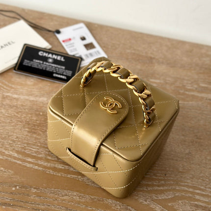 MINI VINTAGE COSMETIC BAG 11 IN CAPE PALLISER SHINY CALFSKIN GOLD HARDWARE