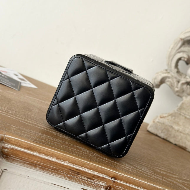 MINI VINTAGE COSMETIC BAG 11 IN BLACK SHINY CALFSKIN GOLD HARDWARE