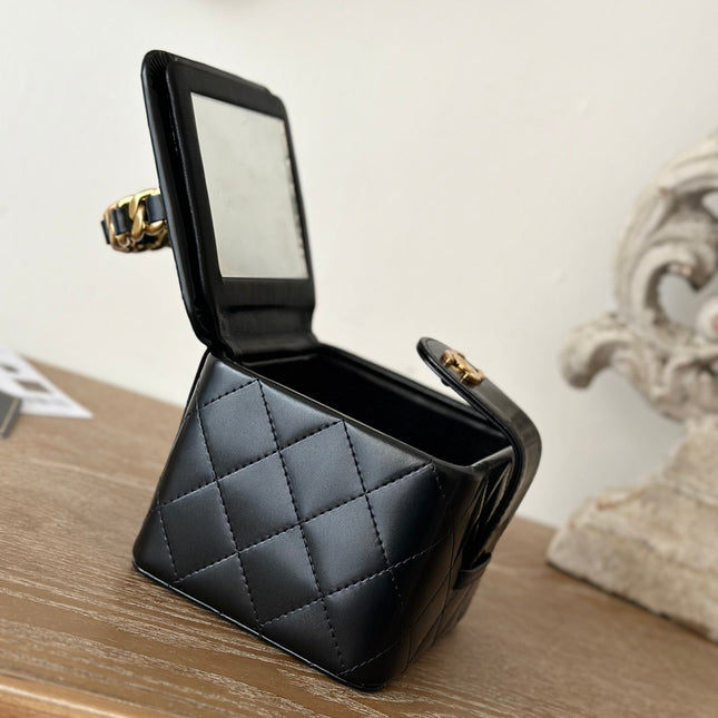 MINI VINTAGE COSMETIC BAG 11 IN BLACK SHINY CALFSKIN GOLD HARDWARE