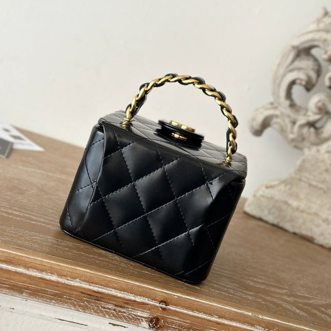 MINI VINTAGE COSMETIC BAG 11 IN BLACK SHINY CALFSKIN GOLD HARDWARE