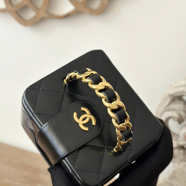 MINI VINTAGE COSMETIC BAG 11 IN BLACK SHINY CALFSKIN GOLD HARDWARE