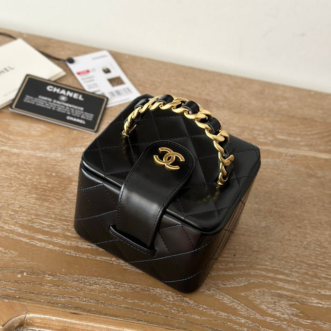 MINI VINTAGE COSMETIC BAG 11 IN BLACK SHINY CALFSKIN GOLD HARDWARE