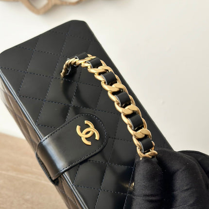 VINTAGE COSMETIC BAG 22 IN BLACK SHINY CALFSKIN GOLD HARDWARE