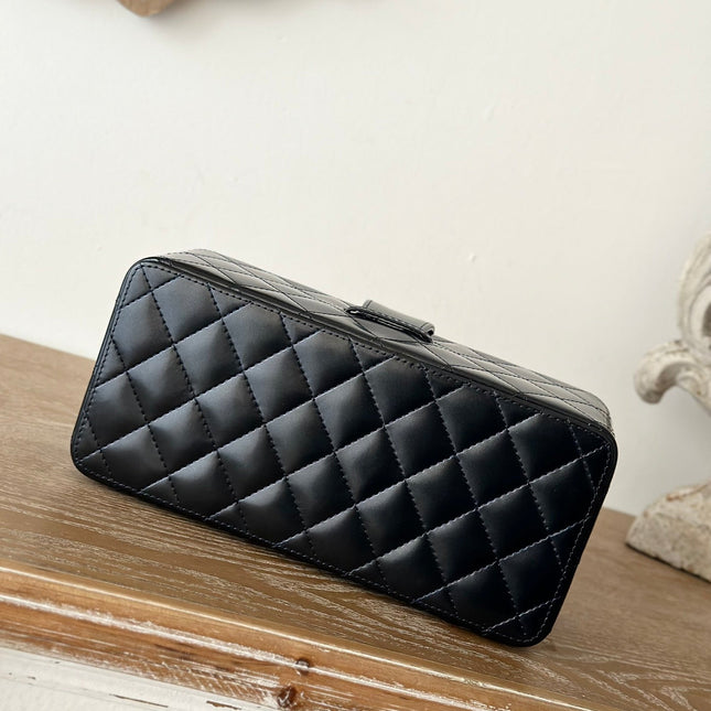 VINTAGE COSMETIC BAG 22 IN BLACK SHINY CALFSKIN GOLD HARDWARE
