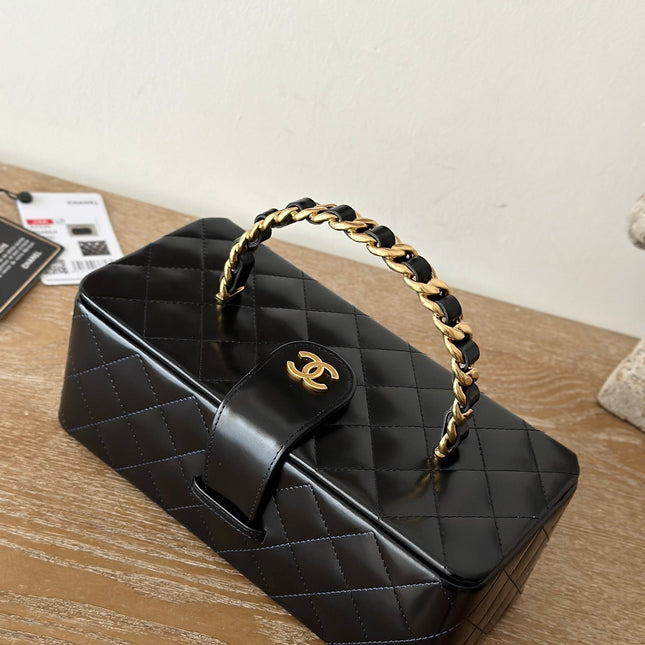 VINTAGE COSMETIC BAG 22 IN BLACK SHINY CALFSKIN GOLD HARDWARE