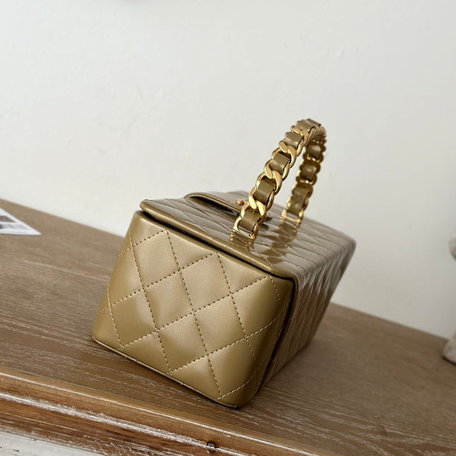 VINTAGE COSMETIC BAG 22 IN CAPE PALLISER SHINY CALFSKIN GOLD HARDWARE