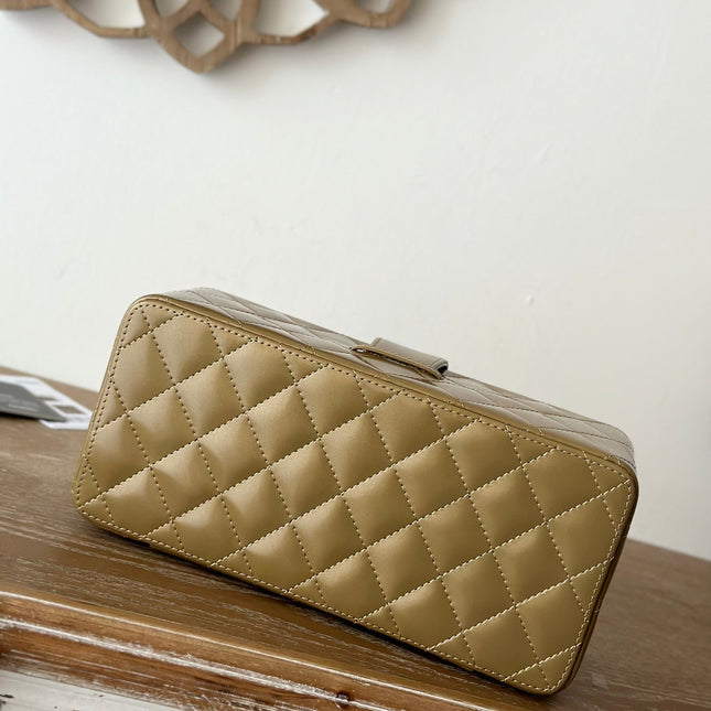 VINTAGE COSMETIC BAG 22 IN CAPE PALLISER SHINY CALFSKIN GOLD HARDWARE