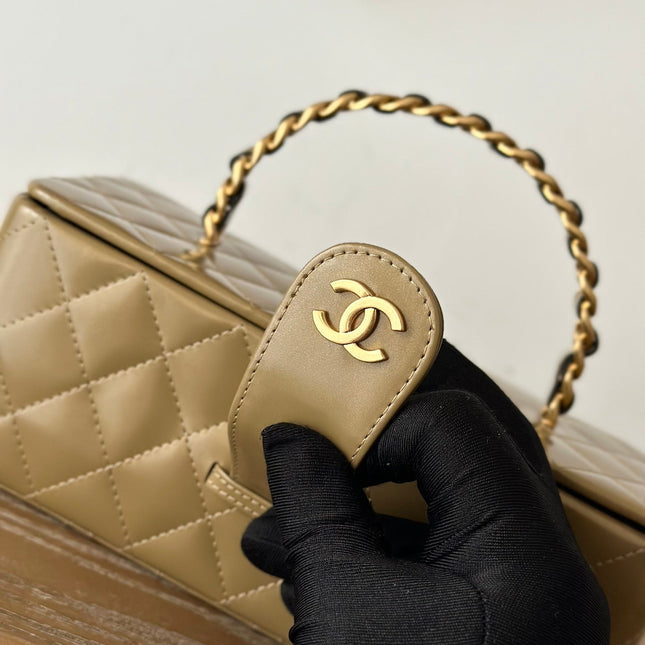 VINTAGE COSMETIC BAG 22 IN CAPE PALLISER SHINY CALFSKIN GOLD HARDWARE