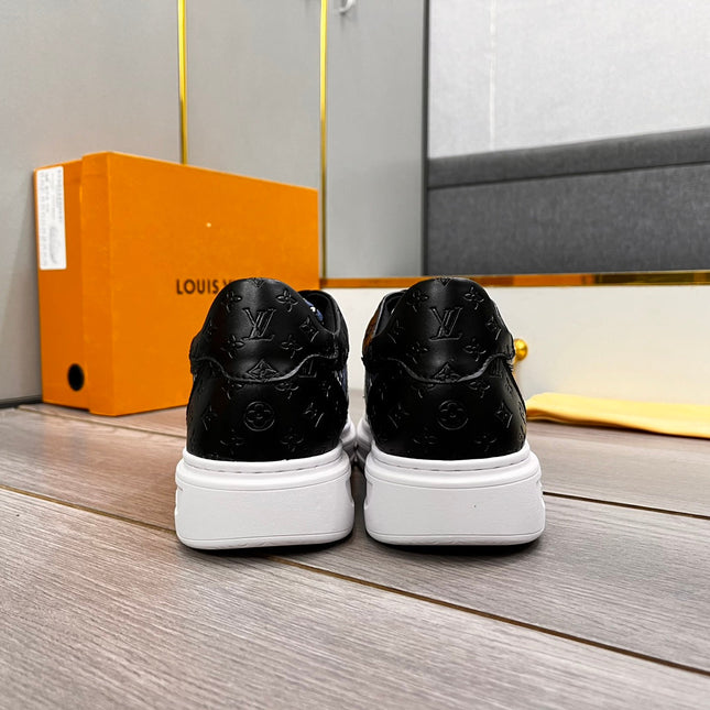 LV TRAINER IN BLACK EMBOSSED CALFSKIN AND MONOGRAM FABRIC