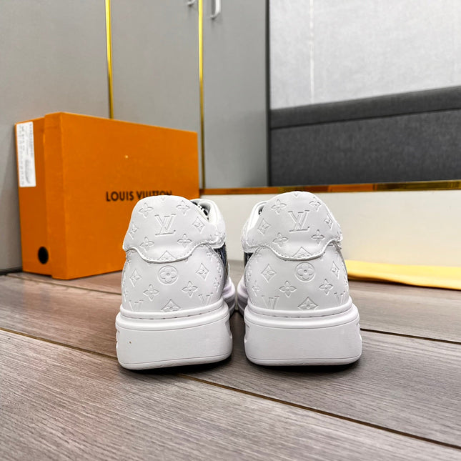 LV TRAINER IN WHITE EMBOSSED CALFSKIN AND MONOGRAM FABRIC