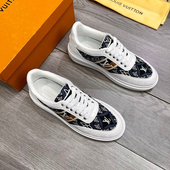 LV TRAINER IN WHITE EMBOSSED CALFSKIN AND MONOGRAM FABRIC