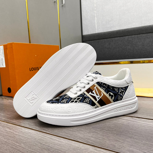 LV TRAINER IN WHITE EMBOSSED CALFSKIN AND MONOGRAM FABRIC