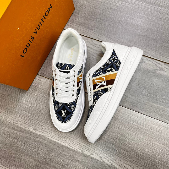 LV TRAINER IN WHITE EMBOSSED CALFSKIN AND MONOGRAM FABRIC