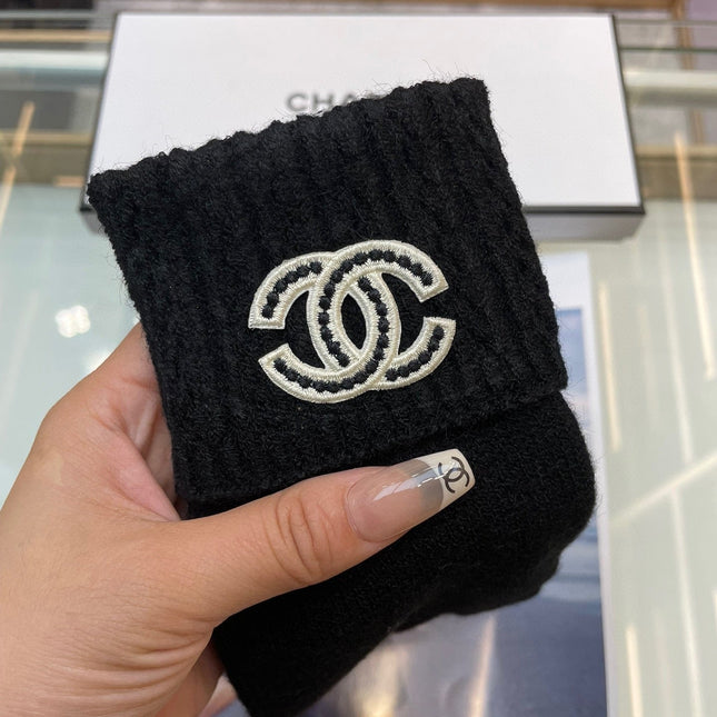 GLOVES IN BLACK CASHMERE WITH WHITE LOGO 405907