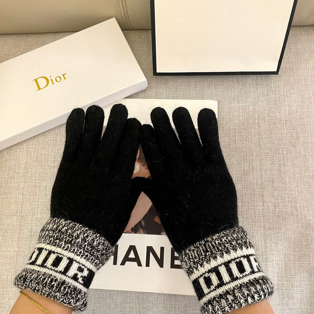 KNITTED GLOVES IN BLACK MIX WHITE WOOL 449712