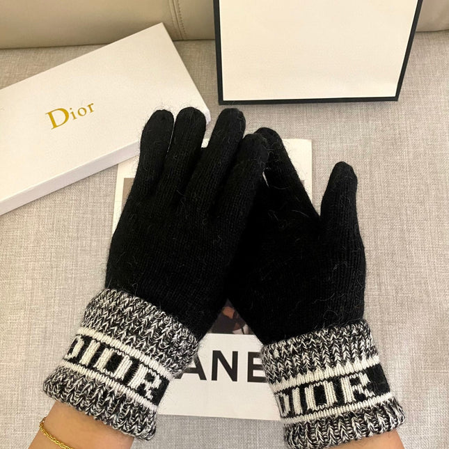 KNITTED GLOVES IN BLACK MIX WHITE WOOL 449712