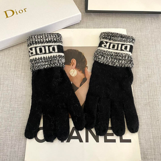 KNITTED GLOVES IN BLACK MIX WHITE WOOL 449712