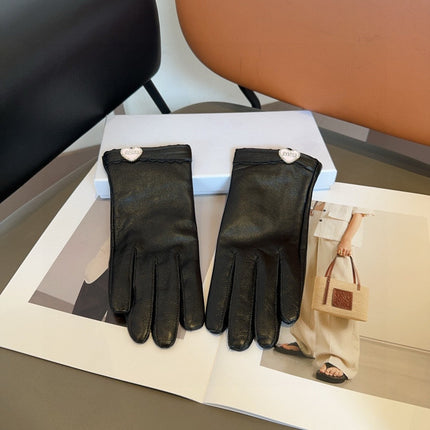 GLOVES WITH HEART ICON IN BLACK LAMBSKIN 465039