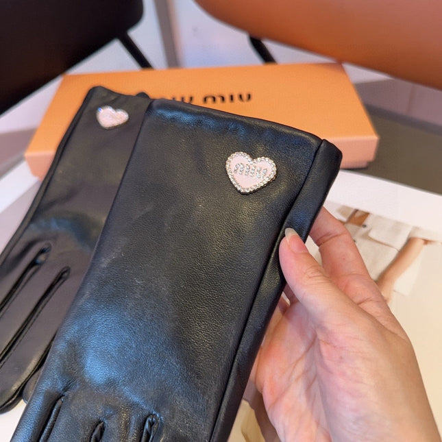 GLOVES ATTACHED HEART ICON IN BLACK LAMBSKIN 466814