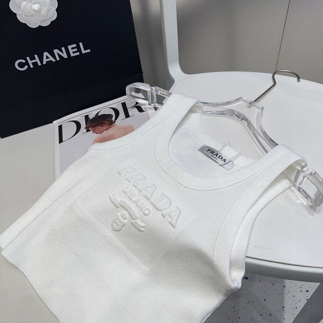 SLEEVELESS TOP 640630 IN WHITE COTTON EMBOSSED LOGO