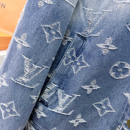 LV LIGHT BLUE MONOGRAM DENIM JACKET 239529