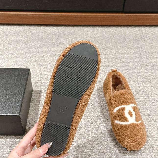 CC LOAFERS IN CINNAMON BROWN FLEECE WITH WHITE LOGO