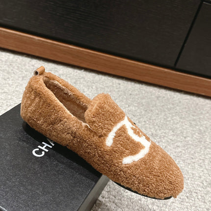 CC LOAFERS IN CINNAMON BROWN FLEECE WITH WHITE LOGO