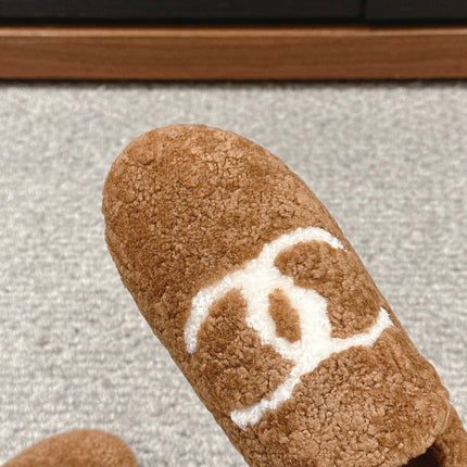 CC LOAFERS IN CINNAMON BROWN FLEECE WITH WHITE LOGO