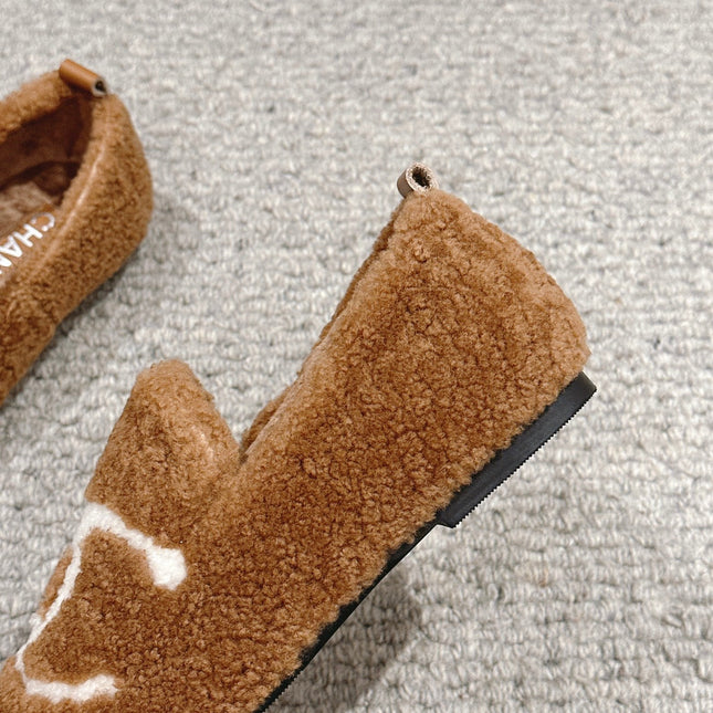CC LOAFERS IN CINNAMON BROWN FLEECE WITH WHITE LOGO