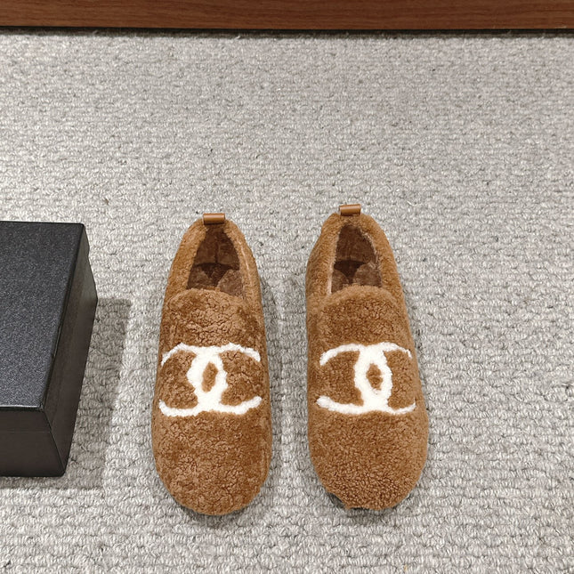 CC LOAFERS IN CINNAMON BROWN FLEECE WITH WHITE LOGO