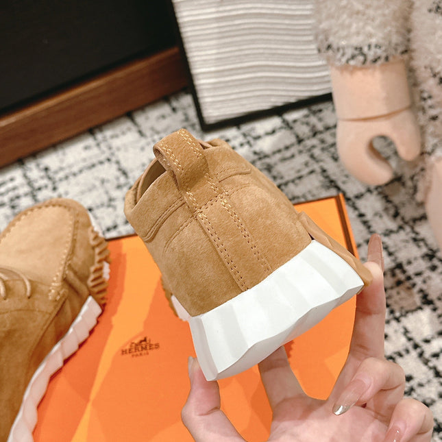 INCREASE SNEAKER IN PEANUT BROWN SUEDE