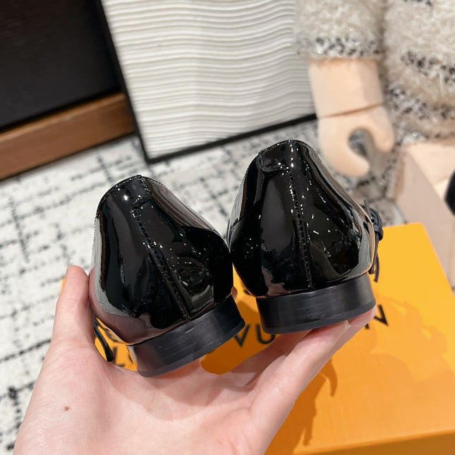 POINTED FLAT SHOES IN BLACK CALFSKIN