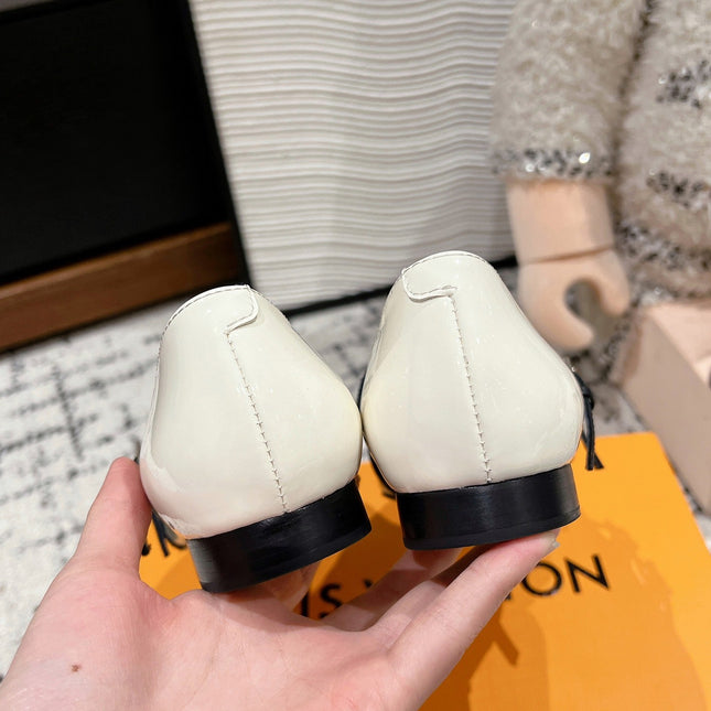 POINTED FLAT SHOES IN WHITE MIX BLACK CALFSKIN
