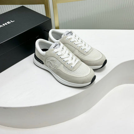 SNEAKER IN GREY SUEDE AND WHITE BREATHABLE MESH