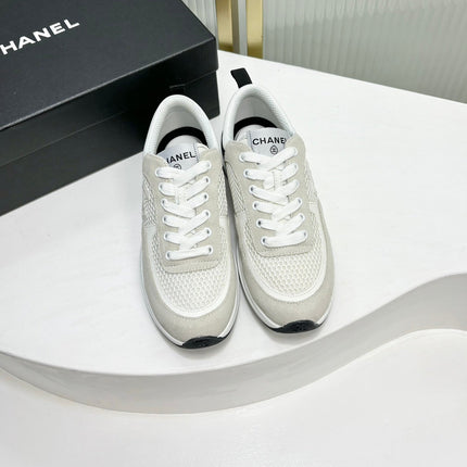 SNEAKER IN GREY SUEDE AND WHITE BREATHABLE MESH