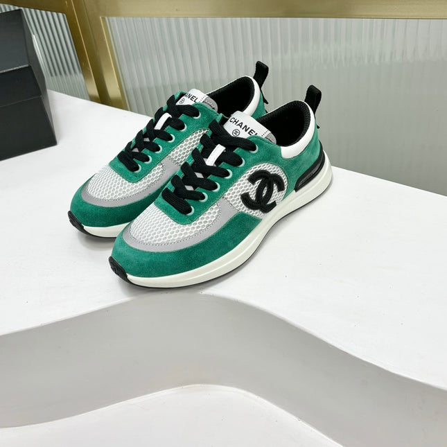SNEAKER IN JADE GREEN SUEDE AND GREY BREATHABLE MESH