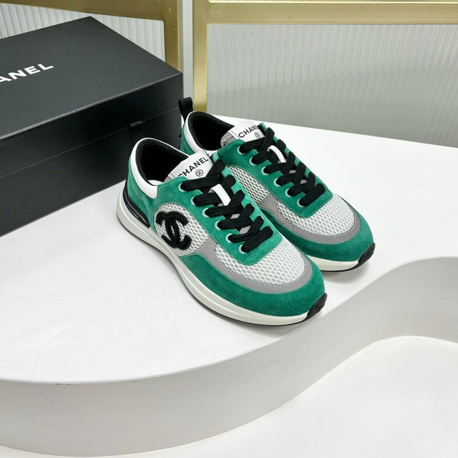 SNEAKER IN JADE GREEN SUEDE AND GREY BREATHABLE MESH