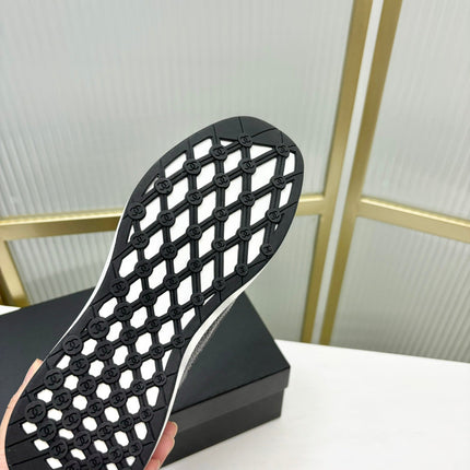 SNEAKER IN BLACK SUEDE WITH WHITE LOGO