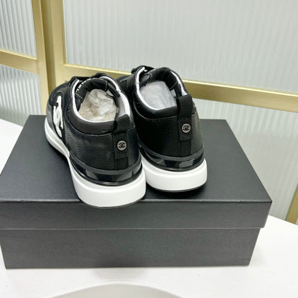 SNEAKER IN BLACK SUEDE WITH WHITE LOGO