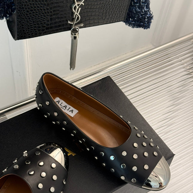 STUD-EMBELLISHED BALLET FLATS IN BLACK CALFSKIN