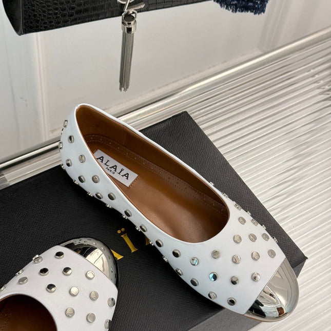 STUD-EMBELLISHED BALLET FLATS IN WHITE CALFSKIN