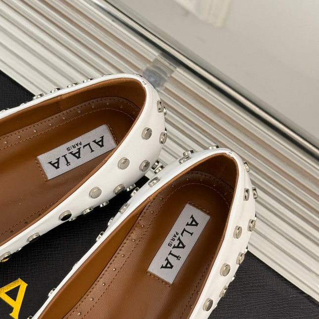 STUD-EMBELLISHED BALLET FLATS IN WHITE CALFSKIN