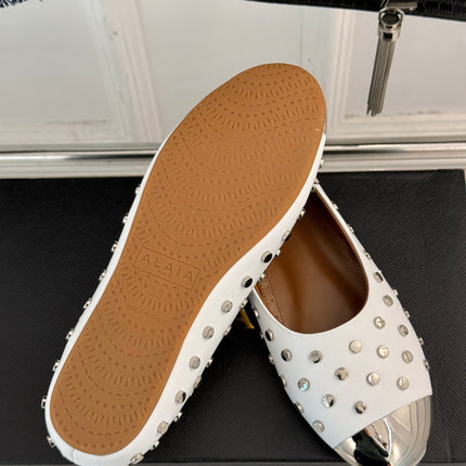 STUD-EMBELLISHED BALLET FLATS IN WHITE CALFSKIN